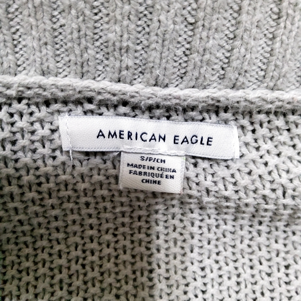 American Eagle Gray Knit Sweater